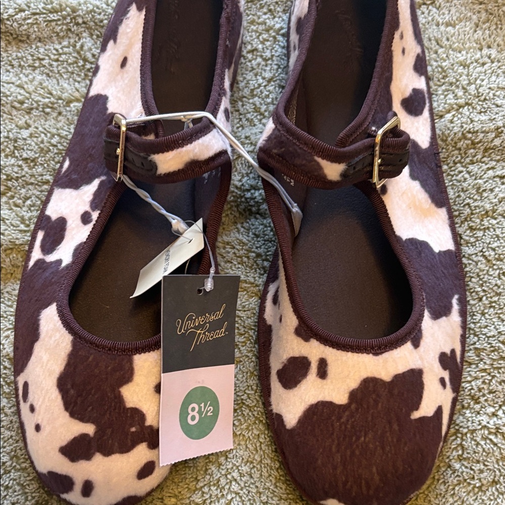 NWT Universal Thread Women’s Brown and White Cow Print Flats size 8.5 - Picture 3 of 5